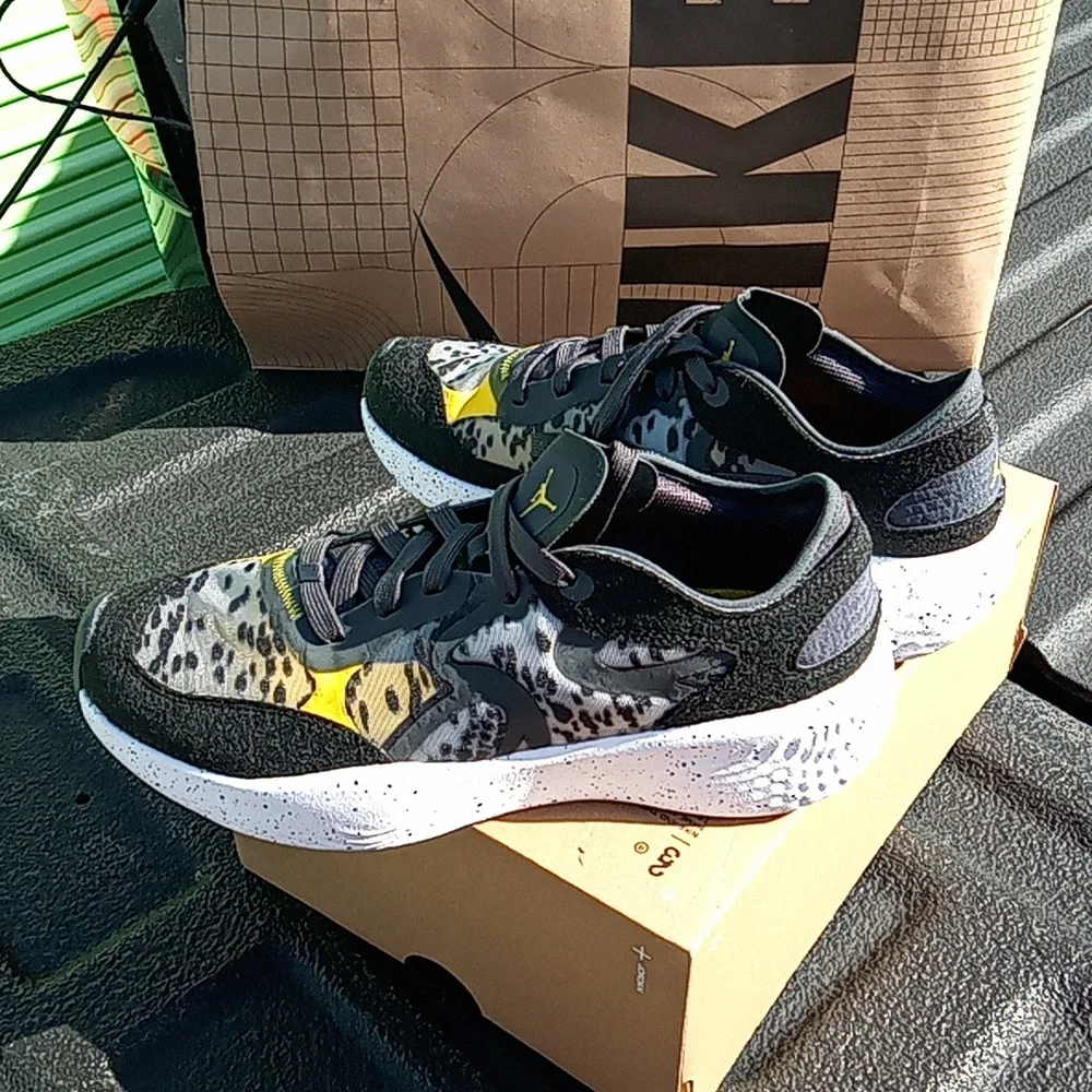 New Jordan Delta 3 Low Anthracite/ White-Tour Yellow Size 8